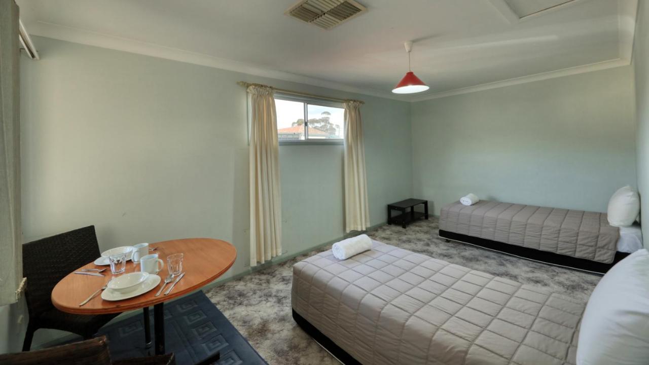 Cowra Motor Inn Exterior photo